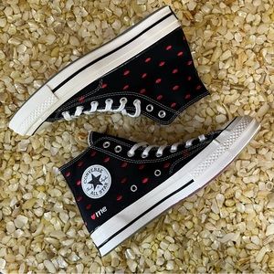Converse Chuck 70 Embroidered Lips